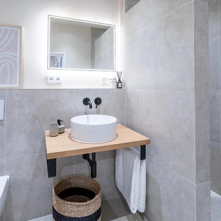 3-zimmer-rueckzugsort Mit Panoramabalkon In Bestlage جارمش بارتنكيرشن