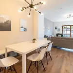 Apartament 3-zimmer-rueckzugsort Mit Panoramabalkon In Bestlage *