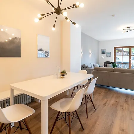 Apartamento 3-zimmer-rückzugsort Mit Panoramabalkon In Bestlage *