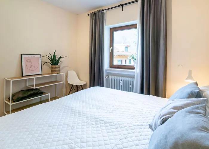 Διαμέρισμα 3-zimmer-rueckzugsort Mit Panoramabalkon In Bestlage *